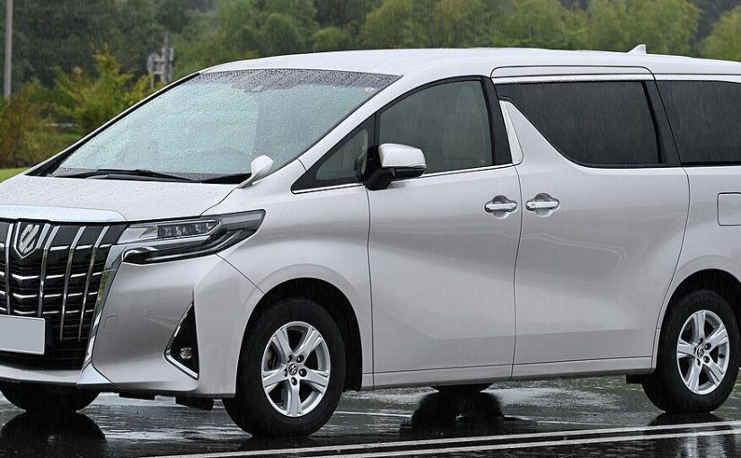 Toyota Alphard: Mobil Sultan yang Sering Dipakai Nungguin Anak Sekolah