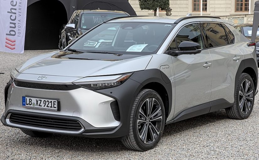 Toyota bZ4X: Nama Ribet, Tapi Ini Langkah Serius Toyota di Dunia Mobil Listrik